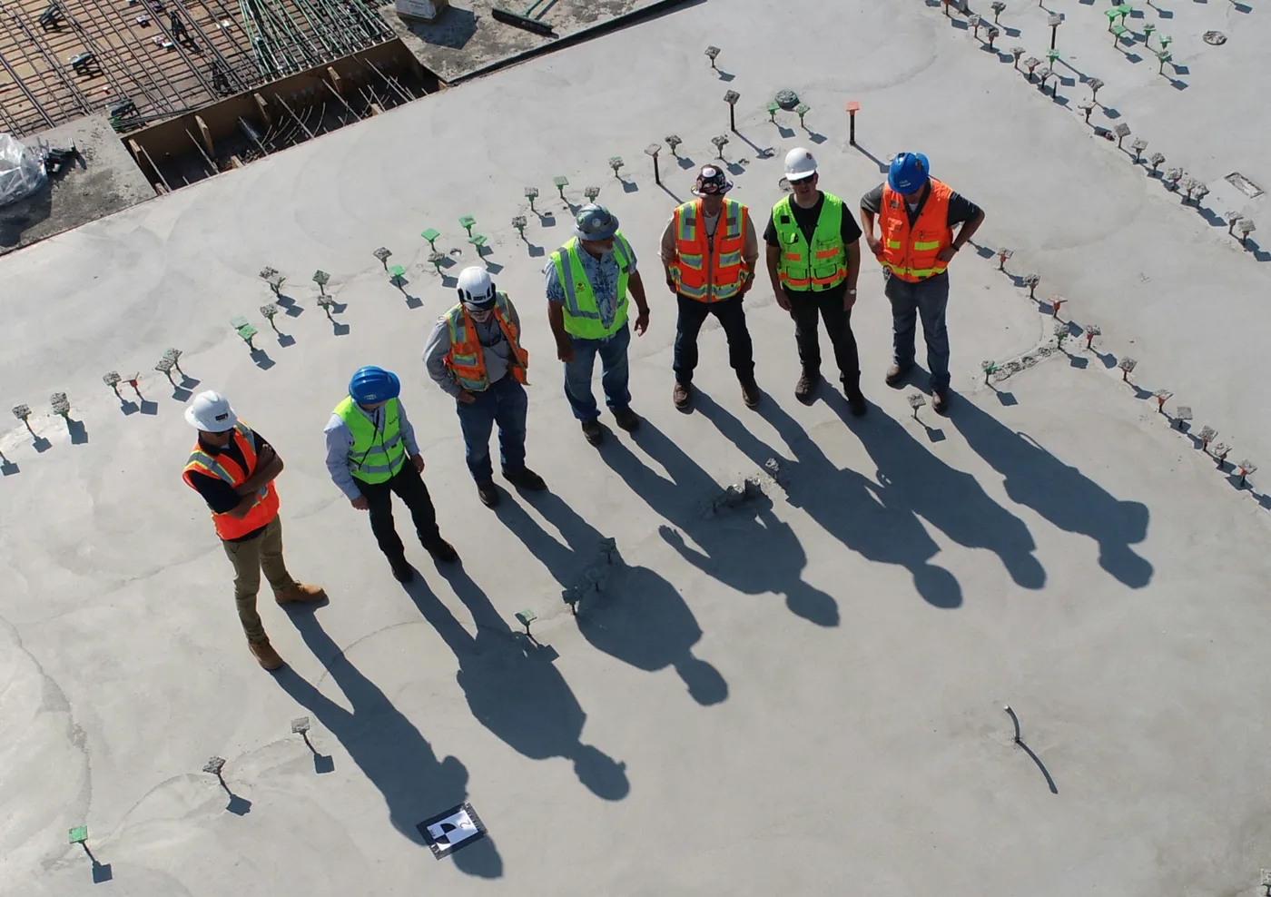 Equipa JD Capa reunida numa obra no Luxemburgo