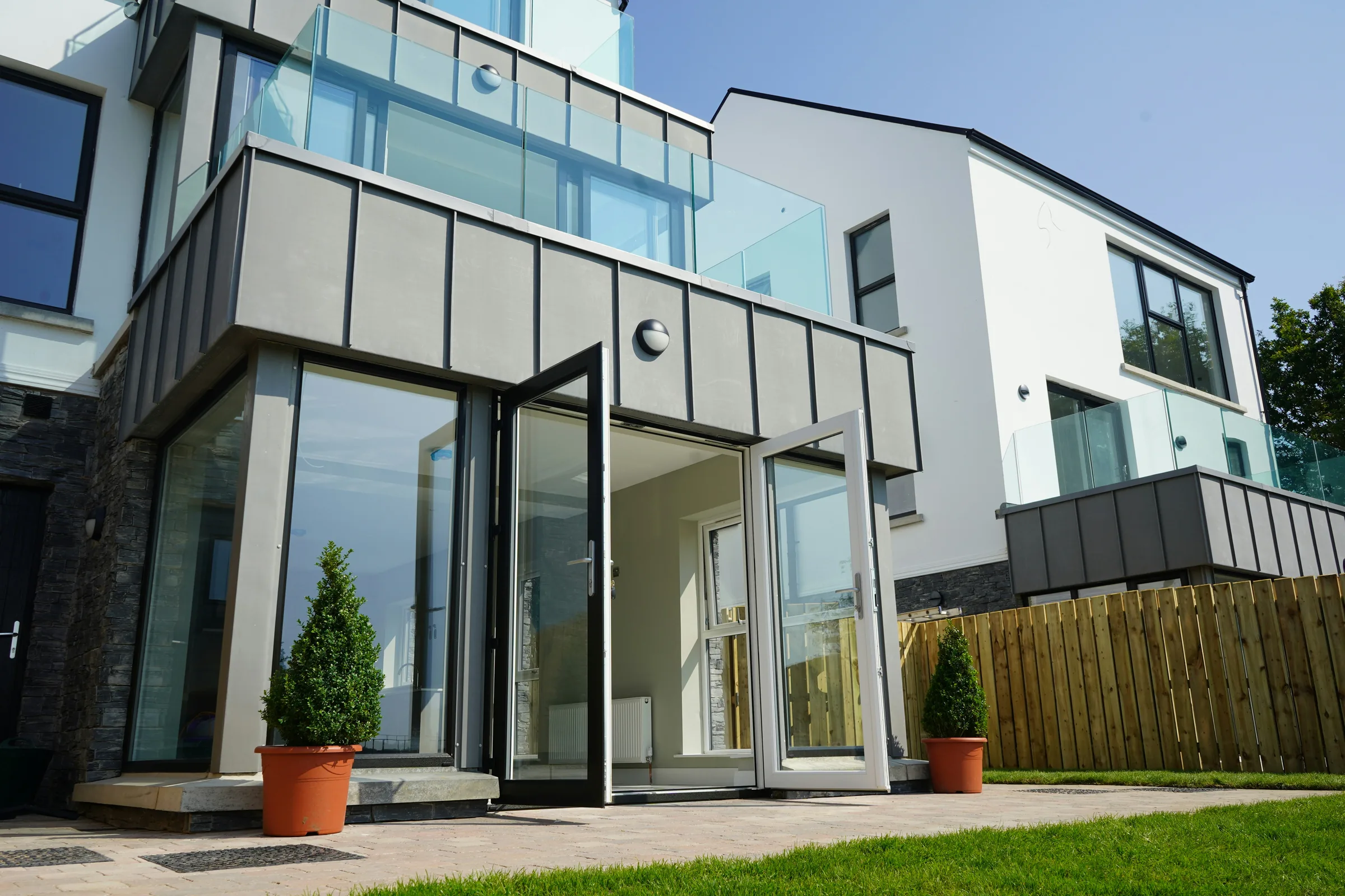 Transformation structurelle achevée montrant une intégration parfaite avec l'actif d'origine pour Extensions & transformations